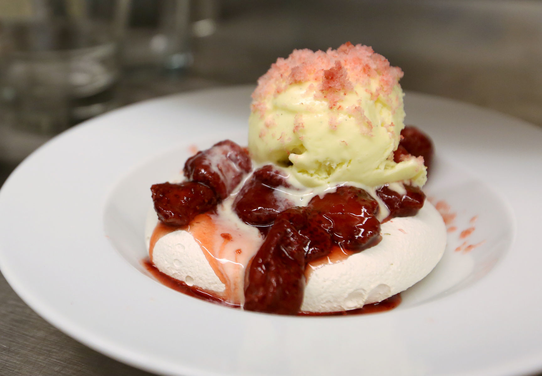 For fine dining: L'Etoile